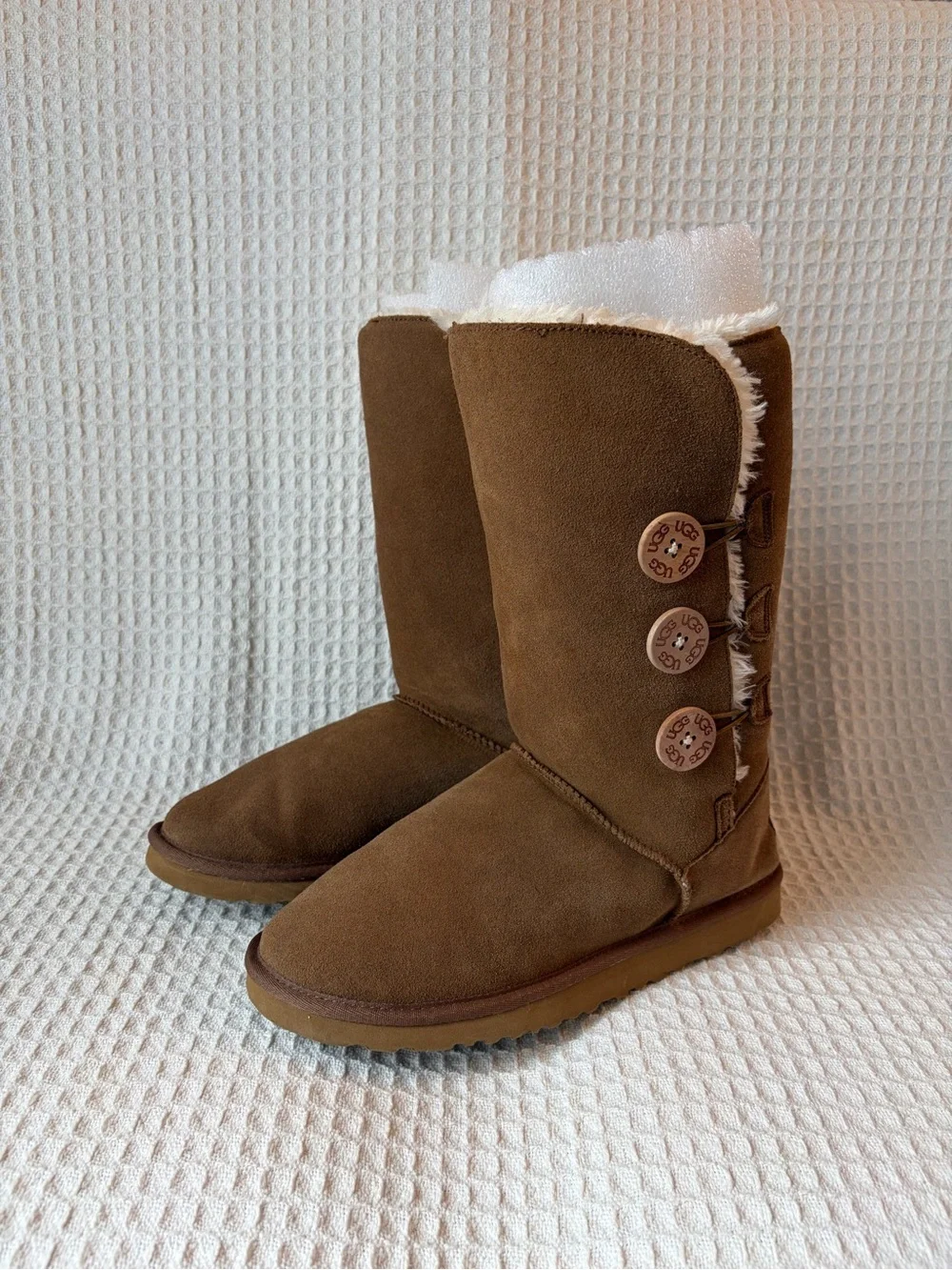 UGG Women’s Tall Bailey 3 Button Faux Fur Boot in Chestnut Size 10